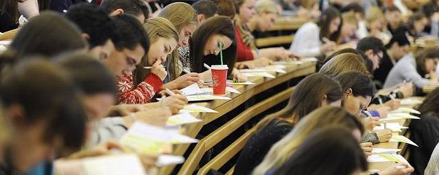 Учащимся в России предложили выплачивать студенческий капитал
