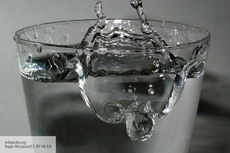 Гастроэнтеролог рассказал, как правильно пить воду