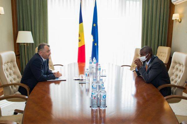 Премьер Молдавии пожаловался послу США на конкурентов Додона