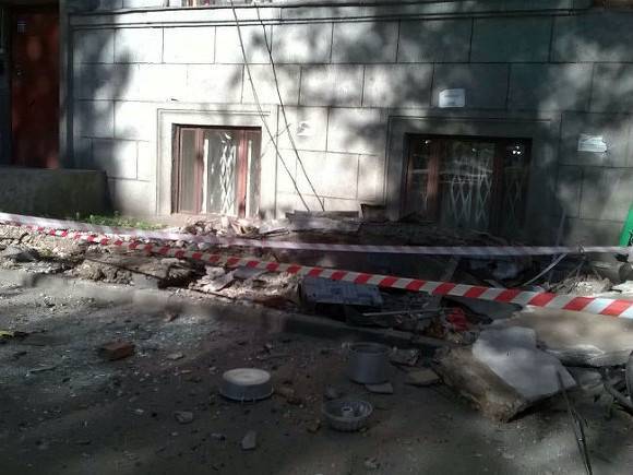 Возбуждено дело об обрушении балкона под двумя женщинами на Сахалине