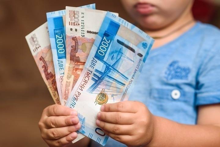 Выплаты на детей от 3 до 7 лет: пособие хотят увеличить в два раза