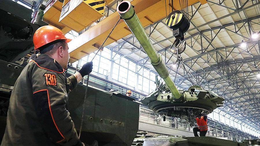 Путин поздравил работников и ветеранов оборонно-промышленного комплекса