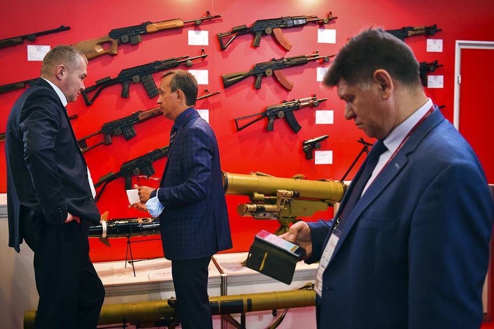 Путин поздравил российских оружейников с праздником
