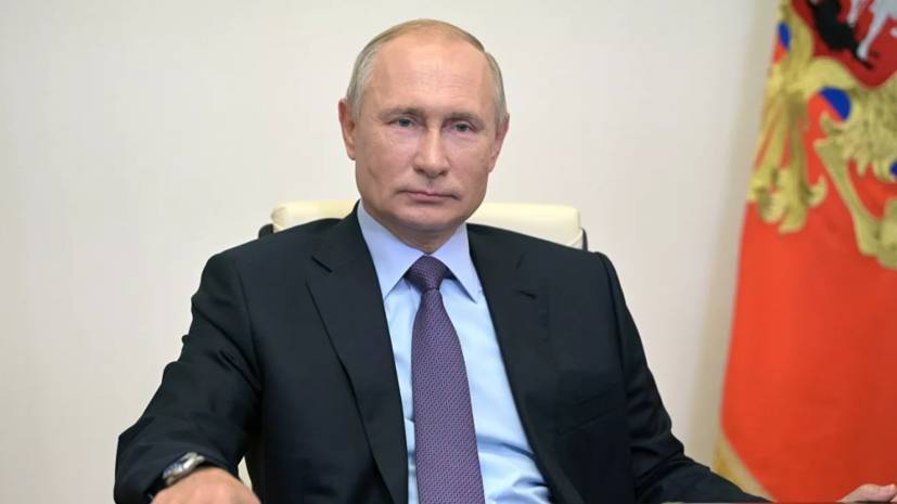 Путин поздравил сотрудников ОПК