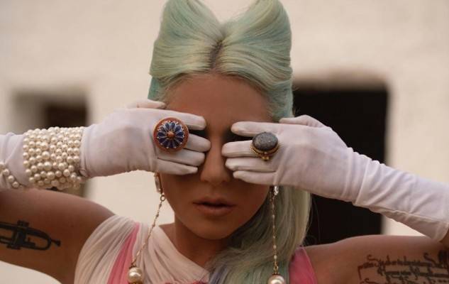"Мой опыт с психическим здоровьем": Леди Гага выпустила новый клип "911" (ПРЕМЬЕРА)