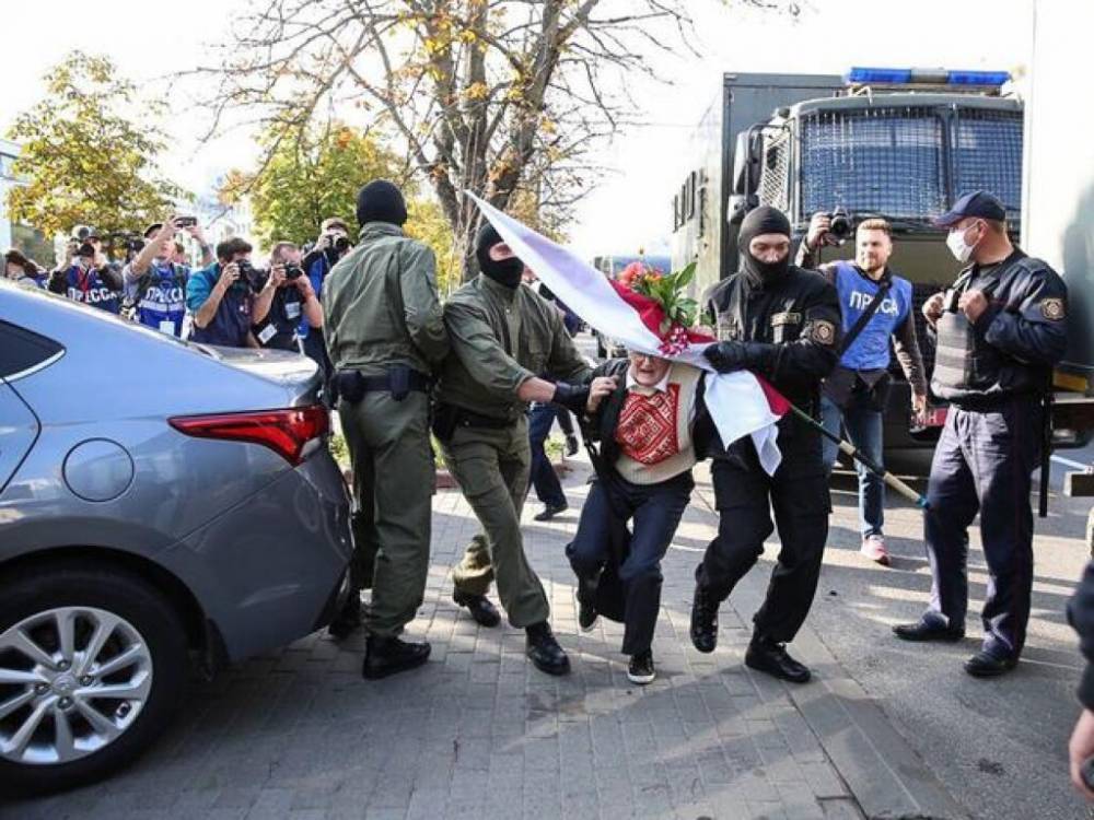 В Минске прошел женский марш: силовики грубо разгоняли участниц