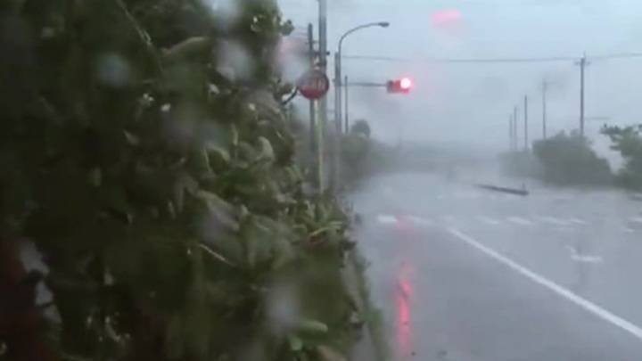 Тайфун "Майсак" ударил по Японии и направился в сторону Приморья