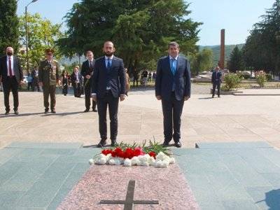 Араик Арутюнян и Арарат Мирзоян посетили городской мемориальный комплекс Степанакерта