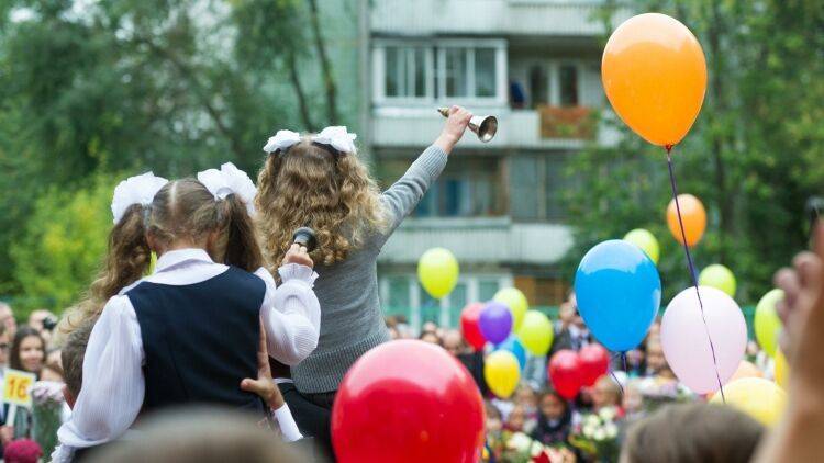 Плющенко, Пугачева, Муцениеце: звезды шоу-бизнеса проводили детей в 1 класс
