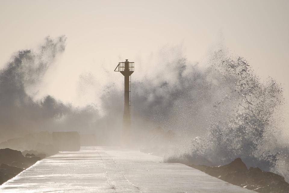 Ударивший по Японии тайфун "Майсак" движется к Приморью