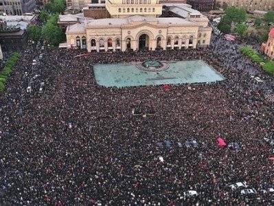 Координатор Евразийского экспертного клуба: Революция в Армении не привела к расколу с Россией