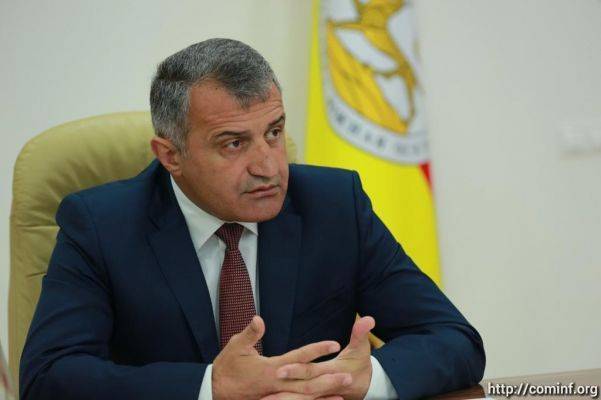 Президент Южной Осетии разочаровался в «Фейсбуке»