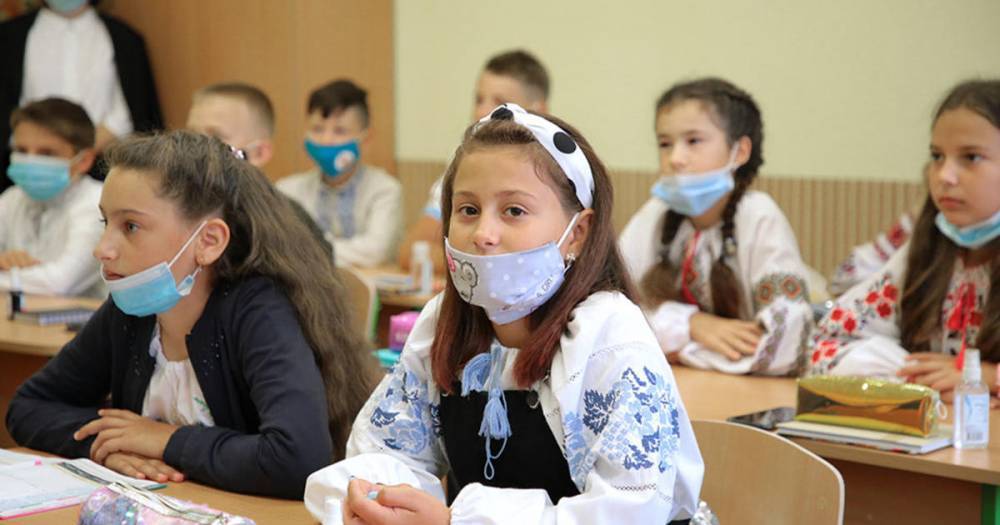 200 тыс. русскоязычных детей обязали использовать украинский в школах