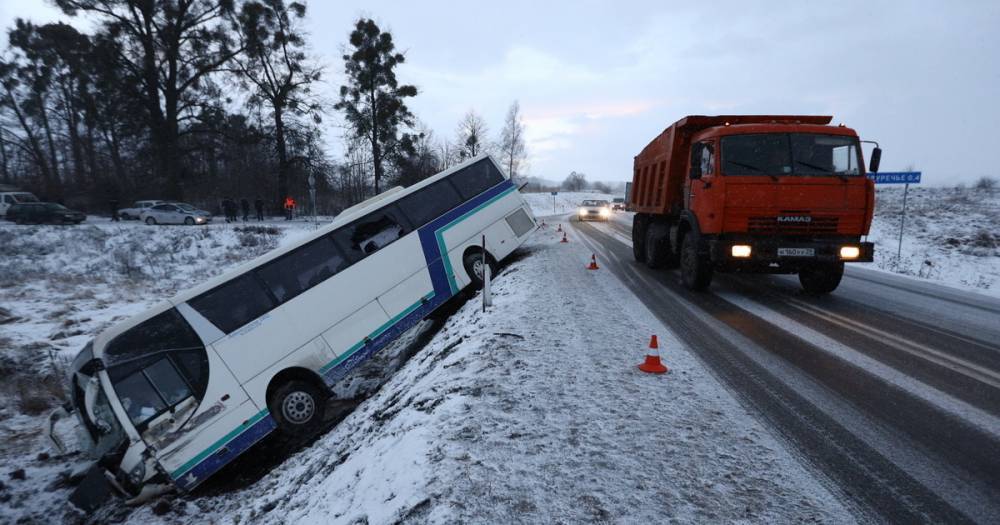 Пассажирка автобуса, который в январе столкнулся с фурой под Черняховском, отсудила 150 тыс. рублей компенсации