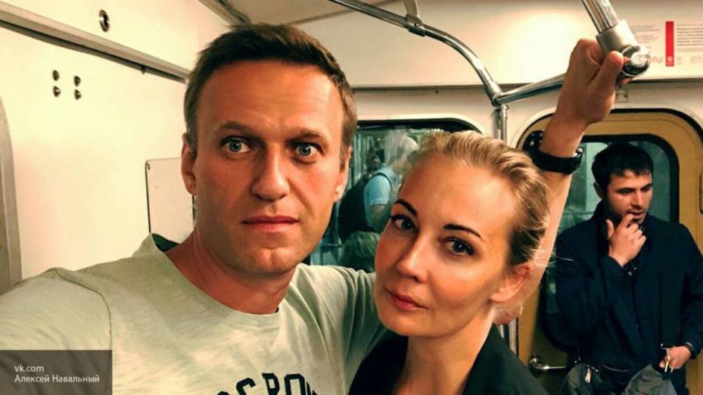 Политолог: "отравление" Навального рассчитано на западного обывателя