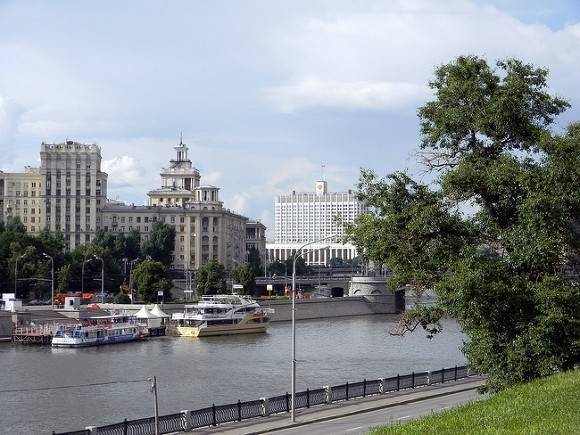 В Москве мужчина устроил скандал на палубе прогулочного корабля