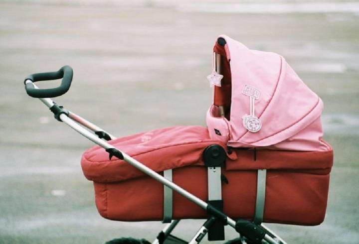 На северо-востоке Петербурга нашли коляску с ребенком