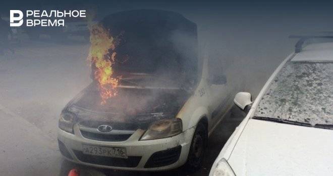 Утром в Казани вспыхнул припаркованный отечественный автомобиль