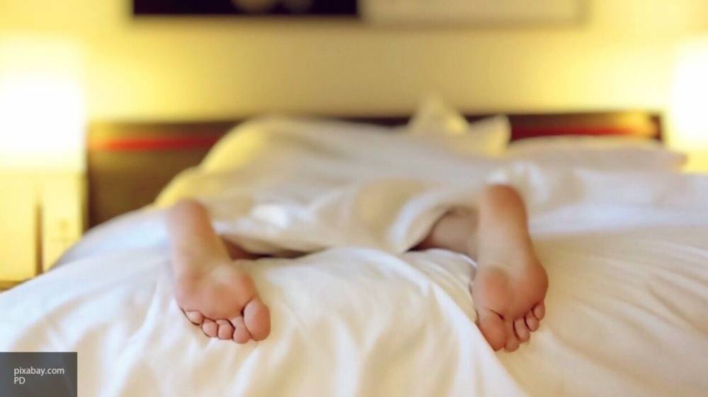 Названы позы для сна, которые могут нанести вред здоровью