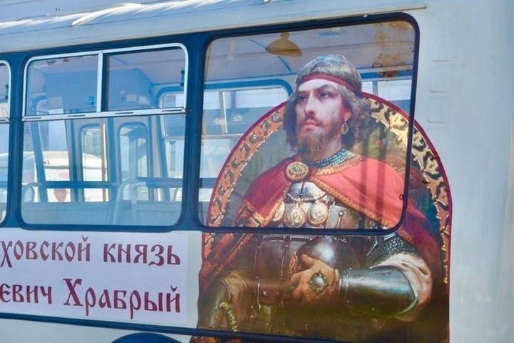Автобус с портретом Владимира Храброго появился в Серпухове