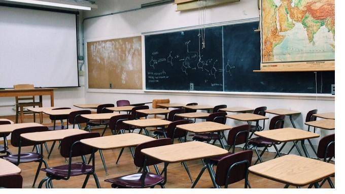 Роспотребнадзор назвал условия, при которых вновь закроются петербургские школы