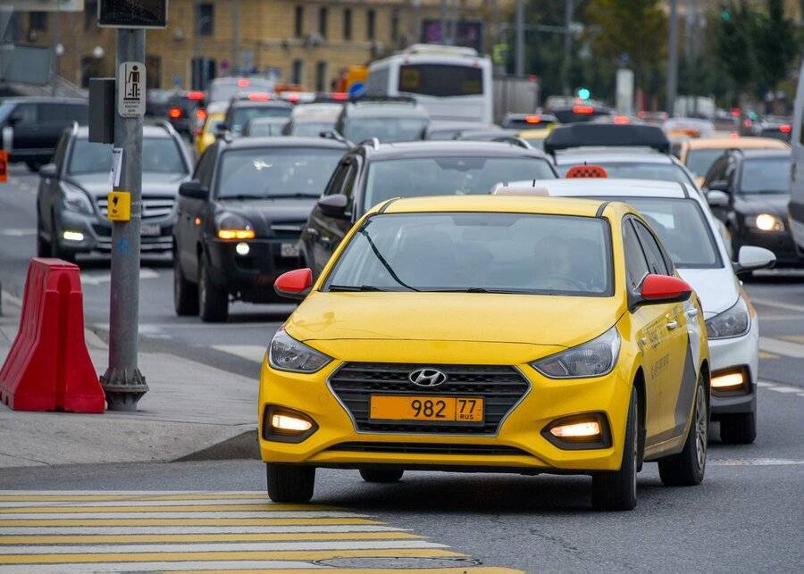 Гречку, лапшу и туалетную бумагу доставляли водители такси в Москве во время пандемии
