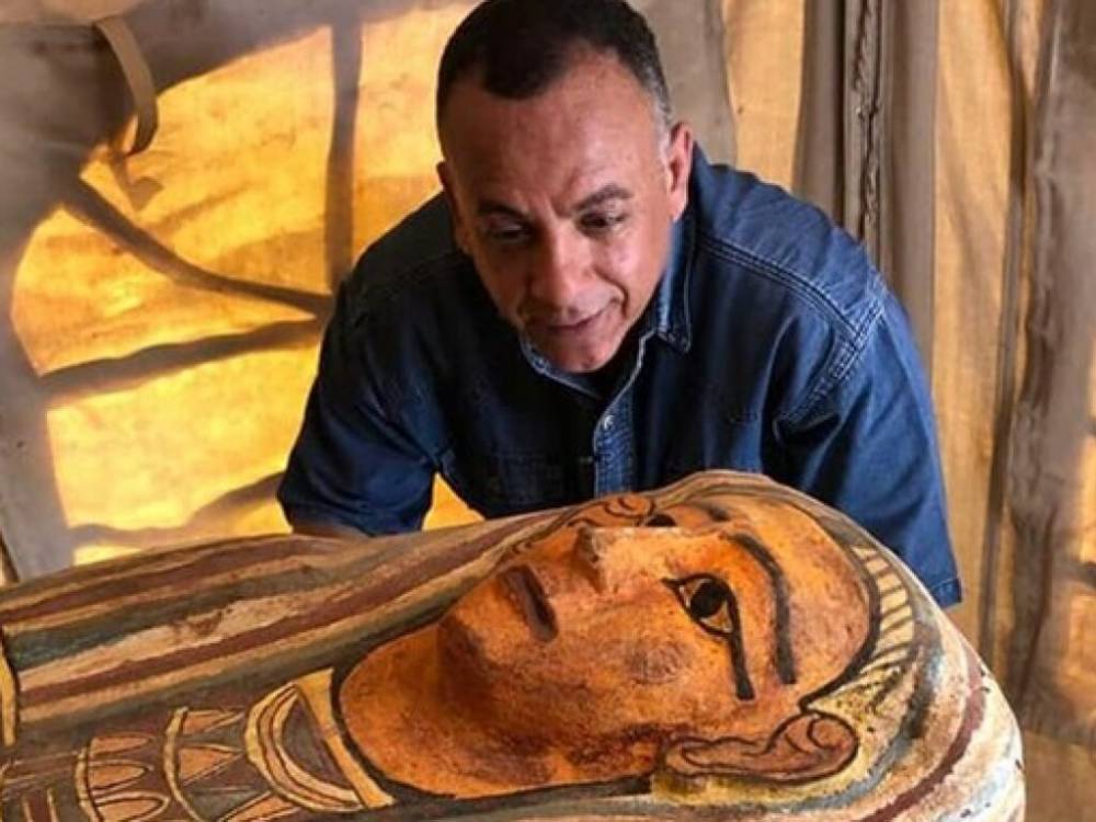 Под Каиром археологи обнаружили 27 саркофагов возратом 2500 лет назад р