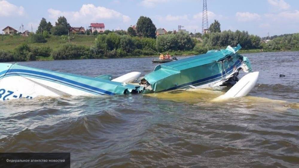 Легкомоторный самолет Че-27 рухнул в озеро под Сургутом
