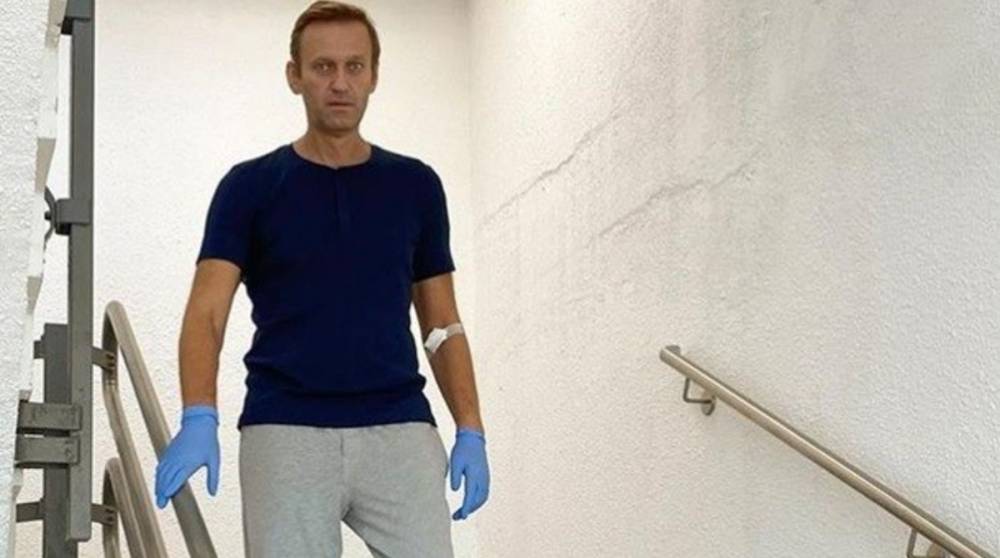 Навальный потребовал вернуть одежду, в которой он был госпитализирован