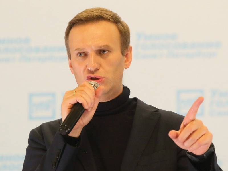 "Очень важный вещдок": Навальный потребовал вернуть ему одежду, изъятую в Омске