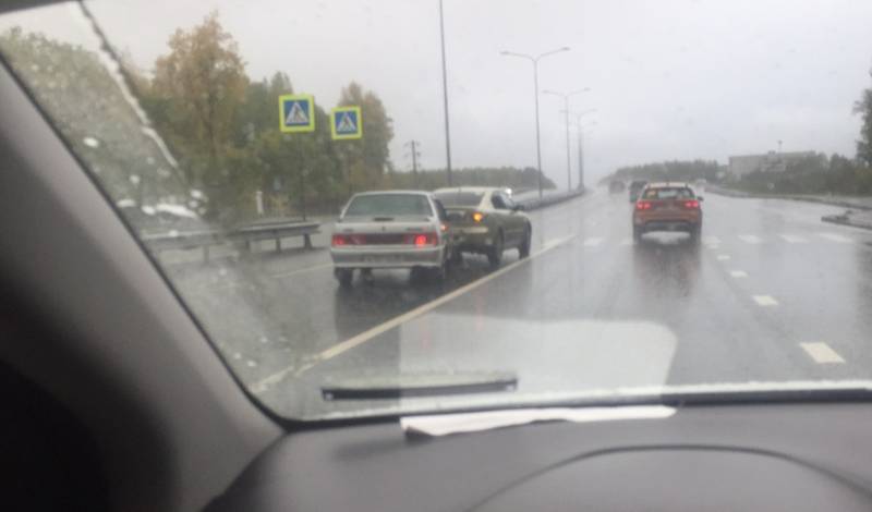 В Тюмени «догонялки» и дожди ухудшают дорожные условия в понедельник