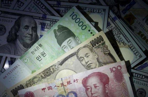 Эксперт рассказал, как азиатские валюты наступают на доллар