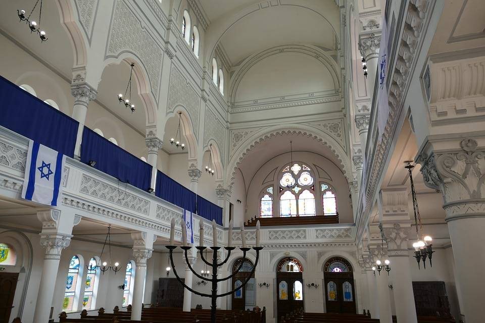 Впервые в истории в столице ОАЭ официально открылась синагога - Cursorinfo: главные новости Израиля