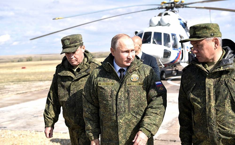 Армия, президент и ФСБ возглавили рейтинг доверия россиян