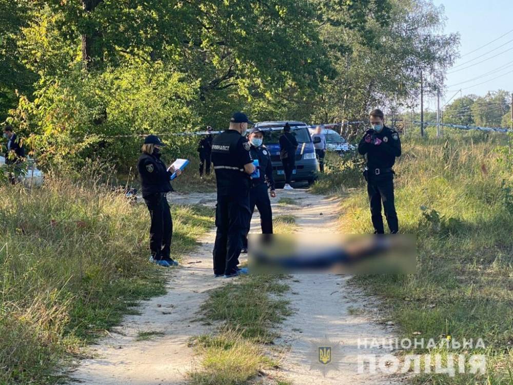 В Ворзеле под Киевом на дороге лежал мертвый бывший автоугонщик: жуткие подробности