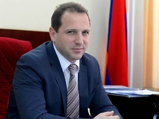Министр обороны Армении консультирует сепаратистов Карабаха