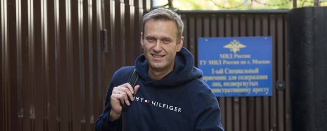 Песков: Мы не будем заниматься одеждой Навального