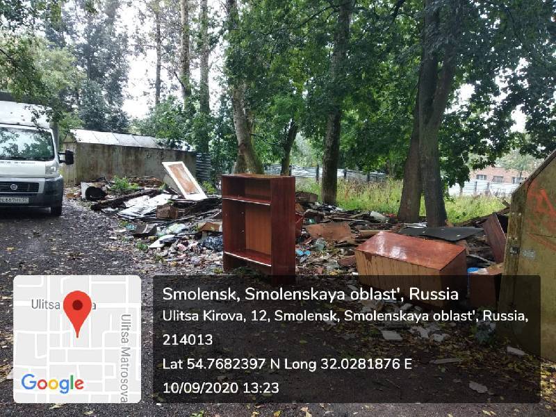 Двор в Смоленске очистили от 16 тонн мусора
