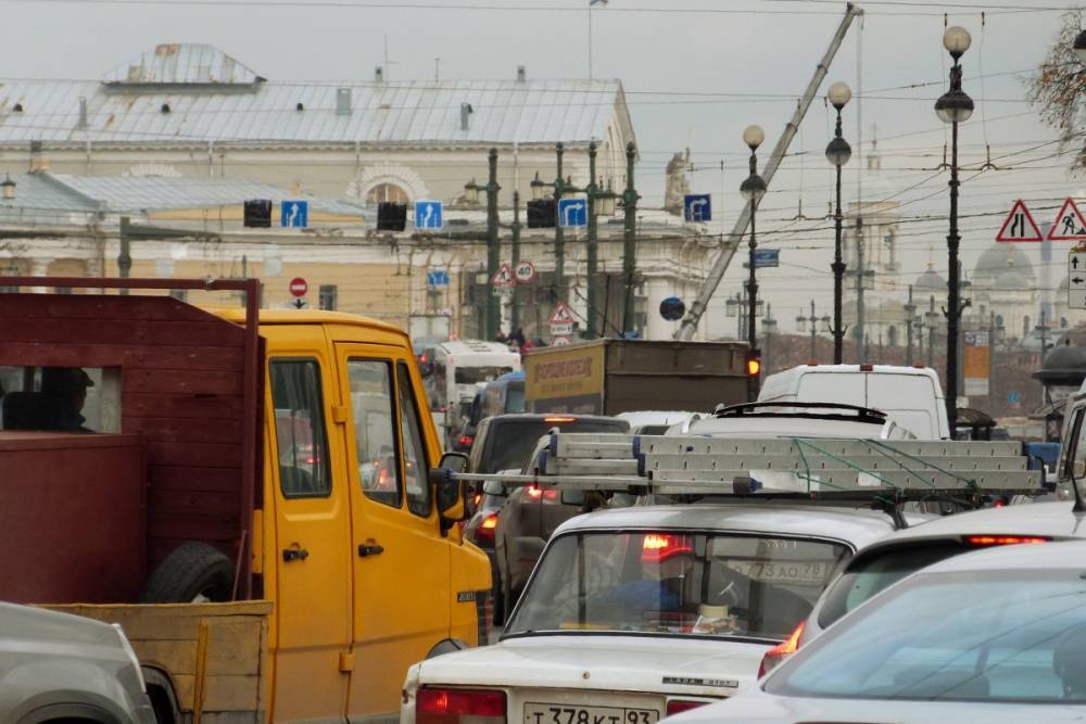 Во вторник в Петербурге зафиксировали 3-бальные пробки