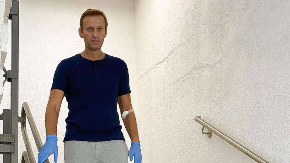 Алексея Навального выписали из клиники в Германии. Он пролежал там больше месяца