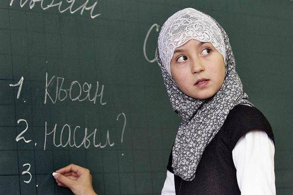 «У нас свои правила»: в Казани разрешили носить хиджабы в школе