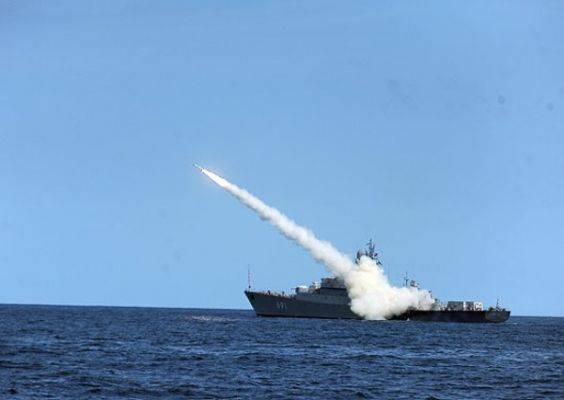 Совместная корабельная группа России и Ирана разбила условного противника