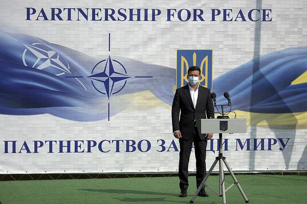 Зеленский потребовал от России ключевых шагов к миру в Донбассе