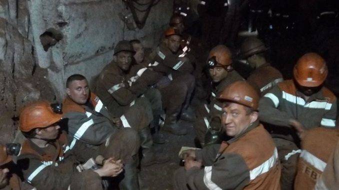 Несмотря на запугивания и давление: в Кривом Роге подземный протест горняков длится уже три недели