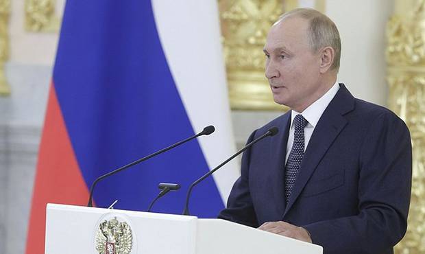 Владимир Путин назвал зарплаты ниже МРОТ противоречащими Конституции