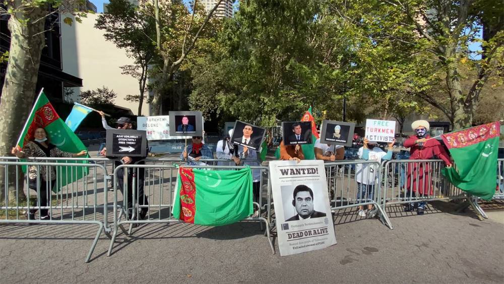 Перед штаб-квартирой ООН в Нью-Йорке прошла очередная акция протеста туркменских активистов