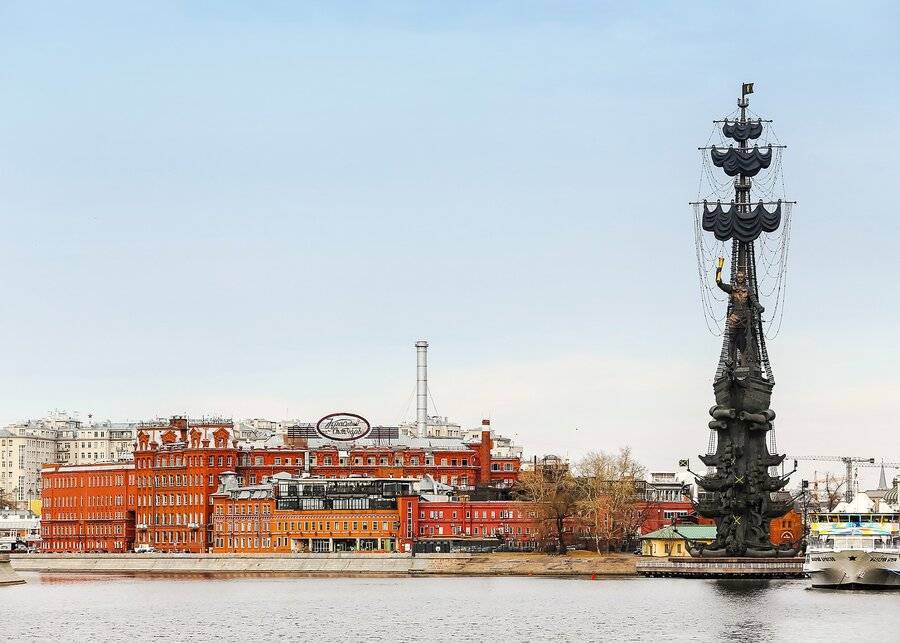 Набережную Москвы-реки у памятника Петру I отремонтируют