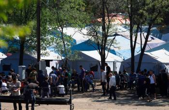 Мигрант из Узбекистана скончался в палаточном лагере в России
