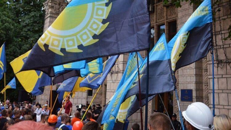 Украинским чиновникам повышают зарплаты на фоне протестов шахтеров