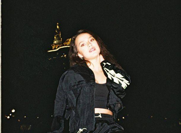 Алина Загитова восхитила поклонников ночной фотосессией